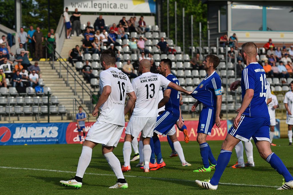 Piłkarze Miedzi Legnica nadal w gazie. Rozbili Rozwój 4:0
