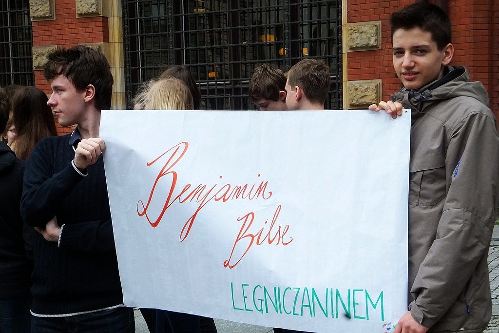 Uczniowski happening uliczny poświęcony Benjaminowi Bilsemu