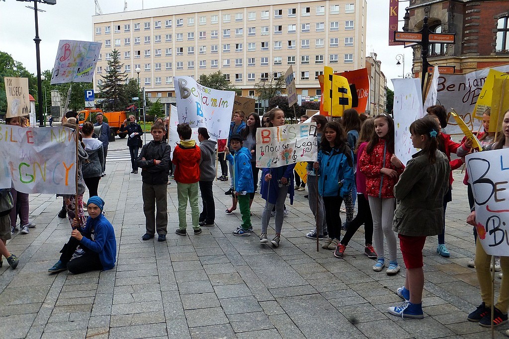 Uczniowski happening uliczny poświęcony Benjaminowi Bilsemu