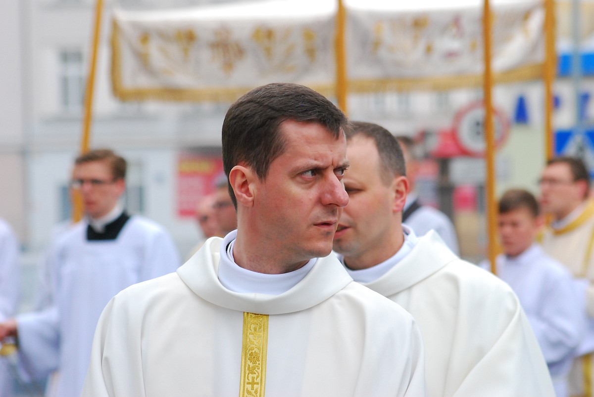 Biskup Kiernikowski poprowadził procesję w centrum Legnicy