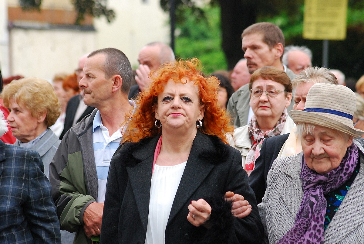 Biskup Kiernikowski poprowadził procesję w centrum Legnicy