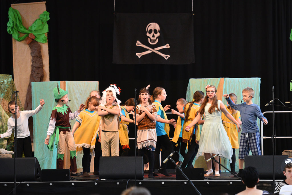 „Piotruś Pan” w wykonaniu dziecięcego chóru i grupy teatralnej