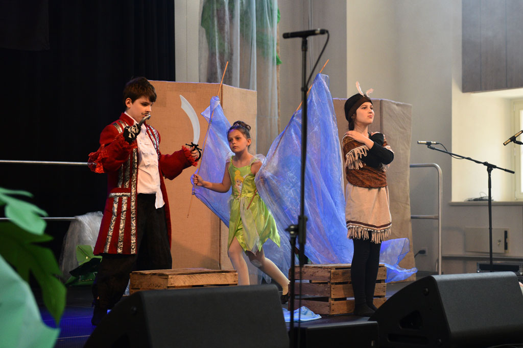 „Piotruś Pan” w wykonaniu dziecięcego chóru i grupy teatralnej