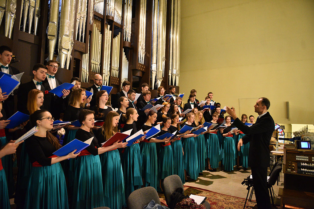 Cantatowe chóry tradycyjnie zaśpiewały w legnickich kościołach