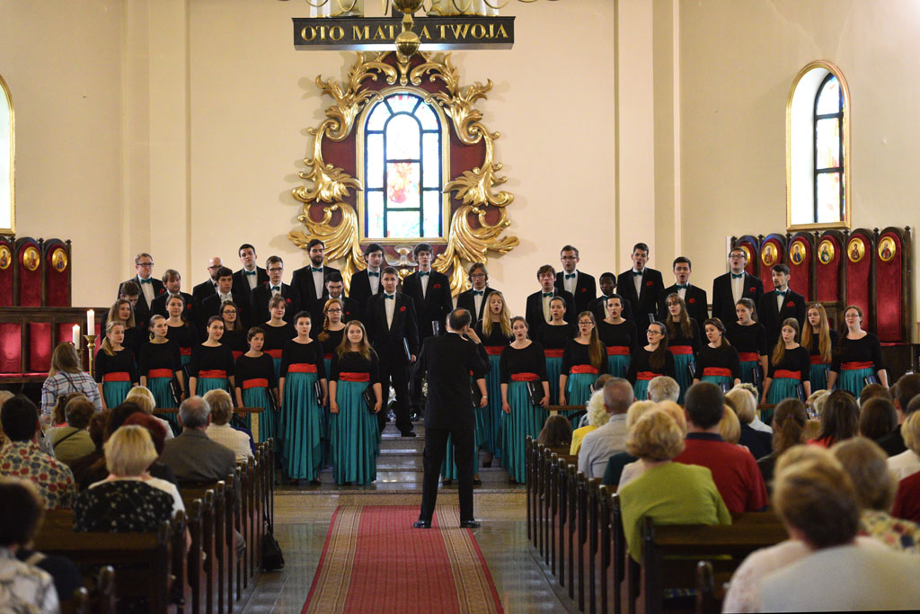 Cantatowe chóry tradycyjnie zaśpiewały w legnickich kościołach