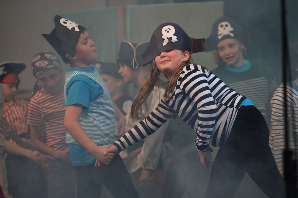 „Piotruś Pan” w wykonaniu dziecięcego chóru i grupy teatralnej