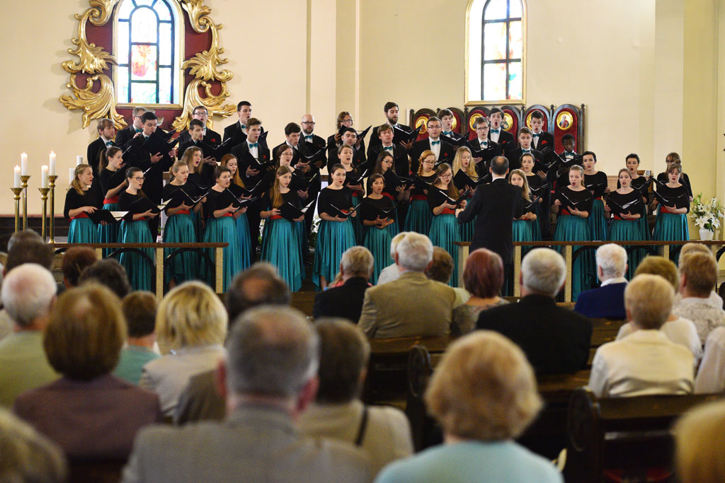 Cantatowe chóry tradycyjnie zaśpiewały w legnickich kościołach
