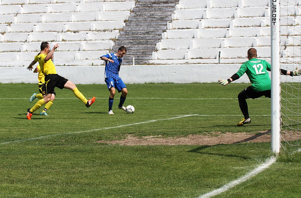 Konfeks wygrał z Odrą 4:0. Hat - trick Kamila Wójcika