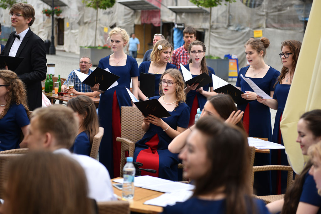 W centrum miasta i w parku śpiewali uczestnicy Legnicy Cantat 47
