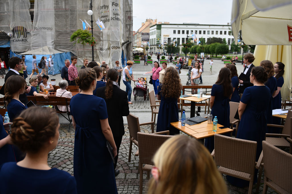 W centrum miasta i w parku śpiewali uczestnicy Legnicy Cantat 47