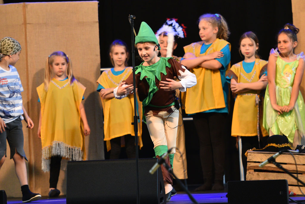 „Piotruś Pan” w wykonaniu dziecięcego chóru i grupy teatralnej