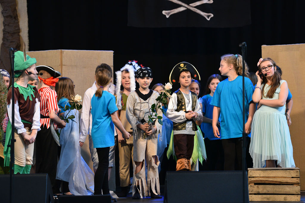 „Piotruś Pan” w wykonaniu dziecięcego chóru i grupy teatralnej