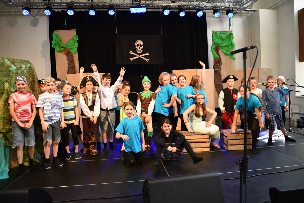 „Piotruś Pan” w wykonaniu dziecięcego chóru i grupy teatralnej