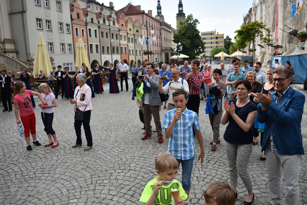 W centrum miasta i w parku śpiewali uczestnicy Legnicy Cantat 47