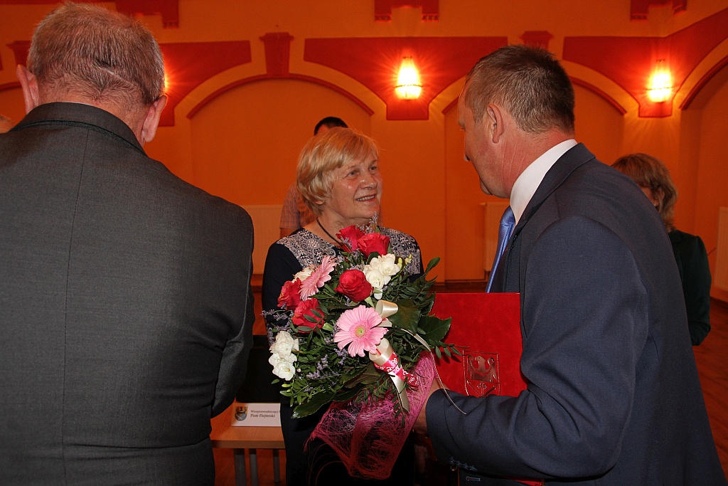 Mieczysława i Lucjan Ozgowie odznaczeni za długoletnie pożycie