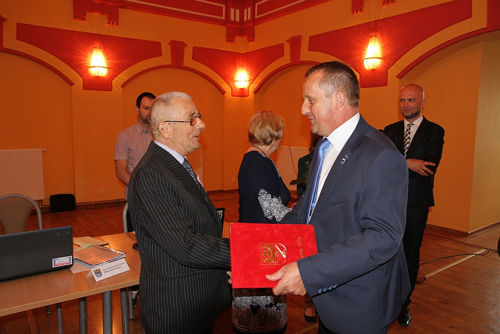 Mieczysława i Lucjan Ozgowie odznaczeni za długoletnie pożycie
