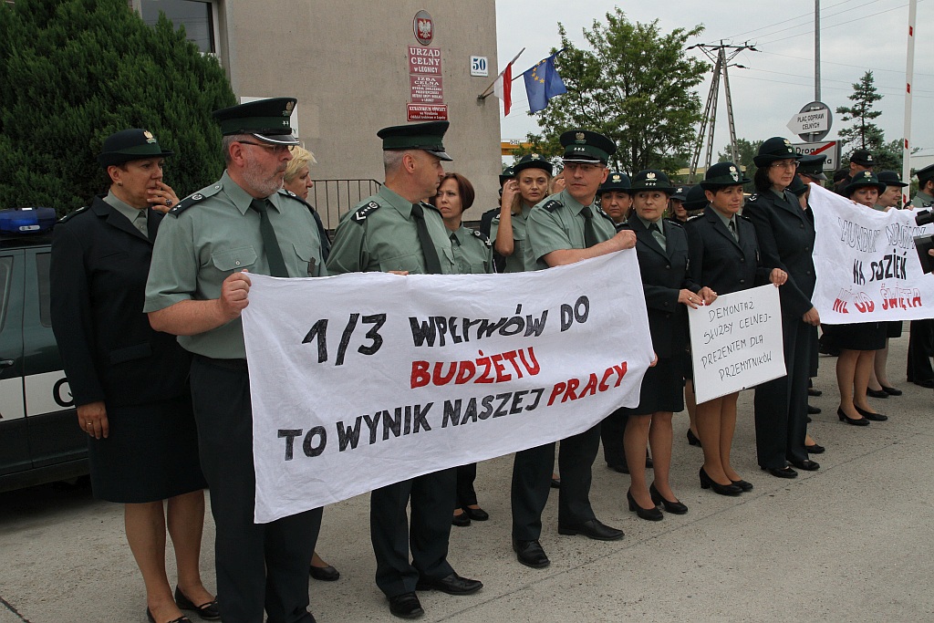 Legniccy celnicy dołączyli do ogólnopolskiego protestu