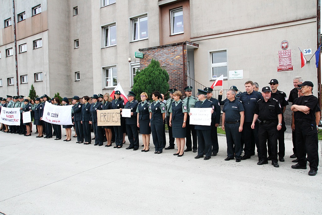 Legniccy celnicy dołączyli do ogólnopolskiego protestu