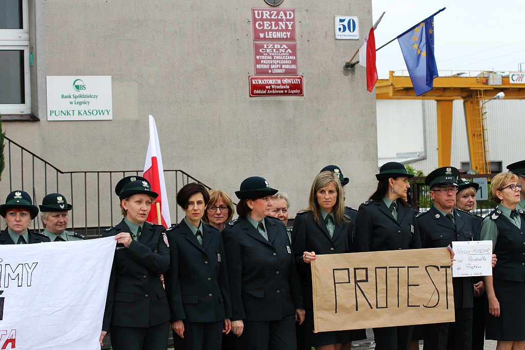 Legniccy celnicy dołączyli do ogólnopolskiego protestu