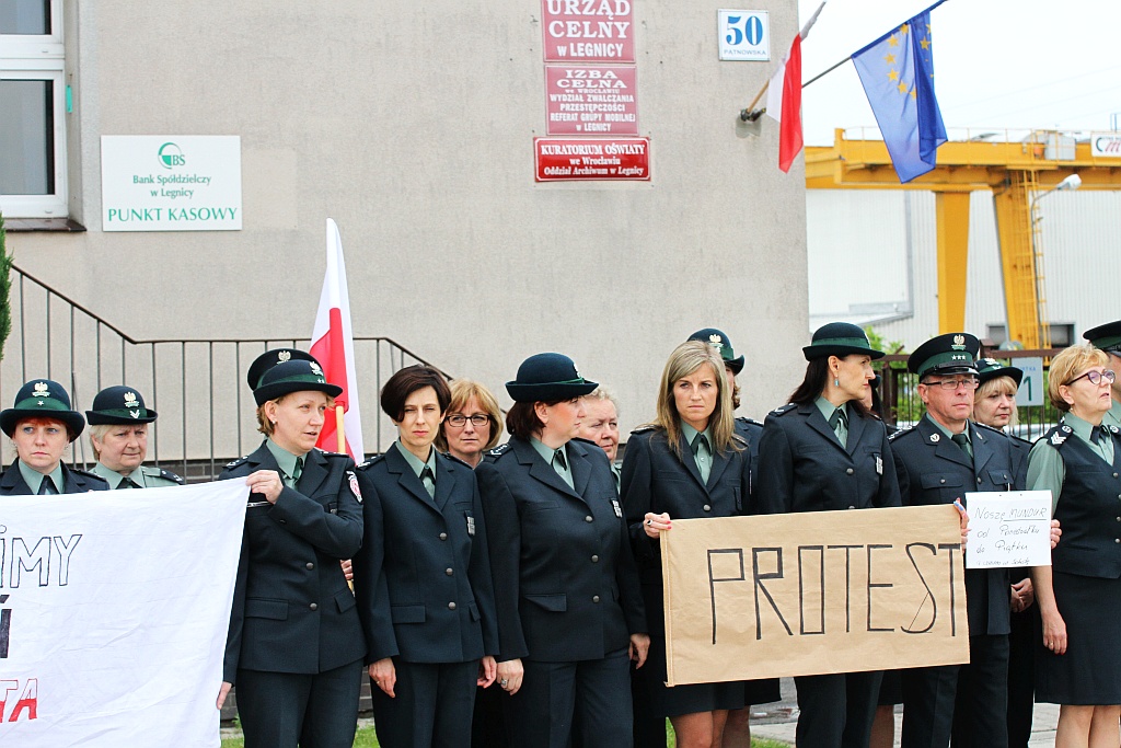 Legniccy celnicy dołączyli do ogólnopolskiego protestu