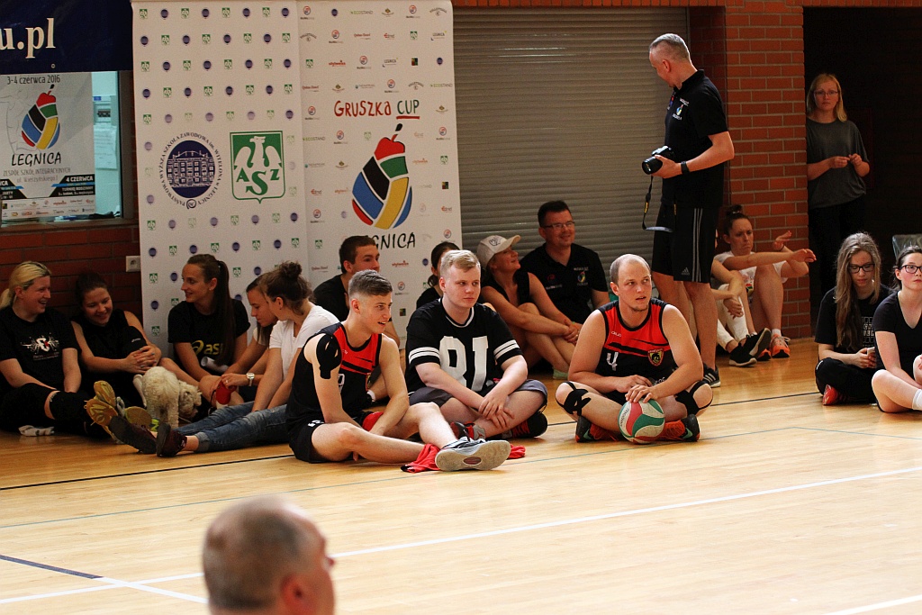 Piotr Gruszka zagrał na siedząco w pokazowym meczu Gruszka Cup