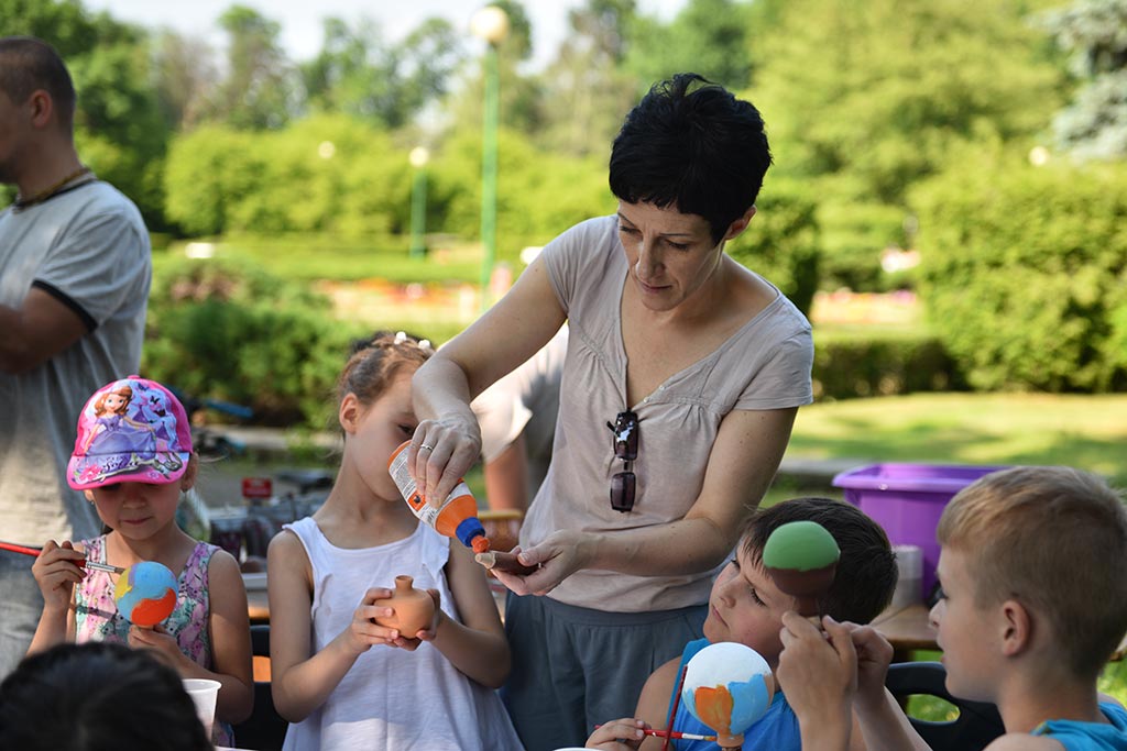 Dwa zespoły zagrały w parku muzykę Benjamina Bilsego