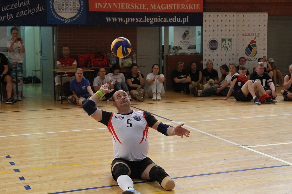Piotr Gruszka zagrał na siedząco w pokazowym meczu Gruszka Cup