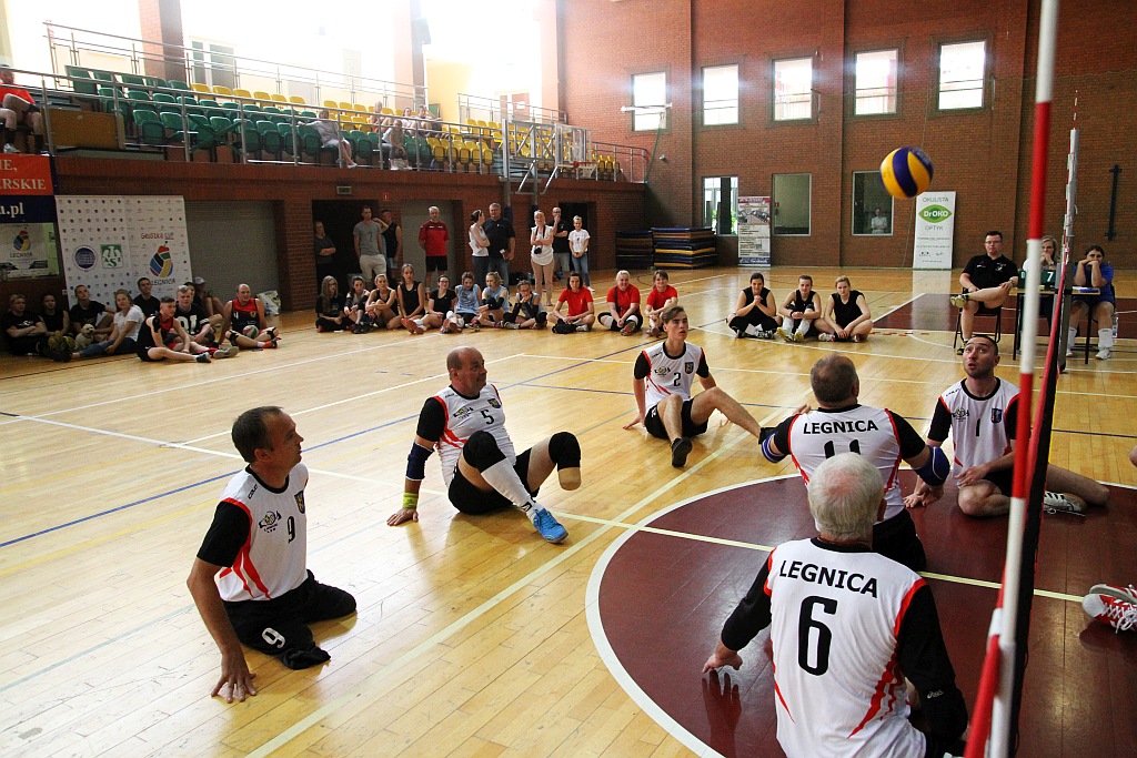 Piotr Gruszka zagrał na siedząco w pokazowym meczu Gruszka Cup