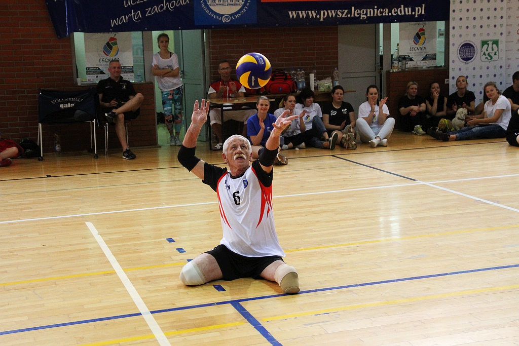 Piotr Gruszka zagrał na siedząco w pokazowym meczu Gruszka Cup