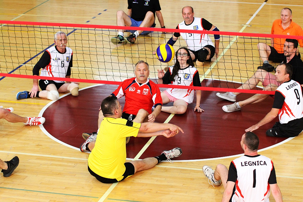 Piotr Gruszka zagrał na siedząco w pokazowym meczu Gruszka Cup