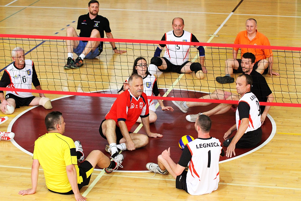 Piotr Gruszka zagrał na siedząco w pokazowym meczu Gruszka Cup