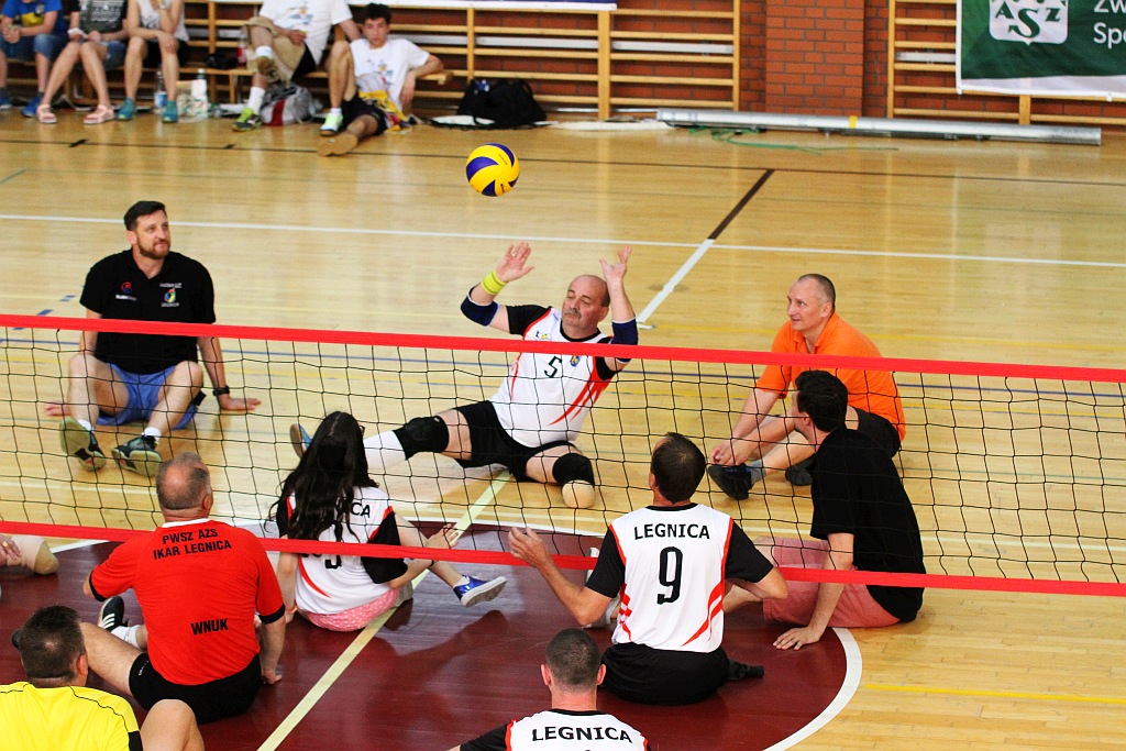 Piotr Gruszka zagrał na siedząco w pokazowym meczu Gruszka Cup