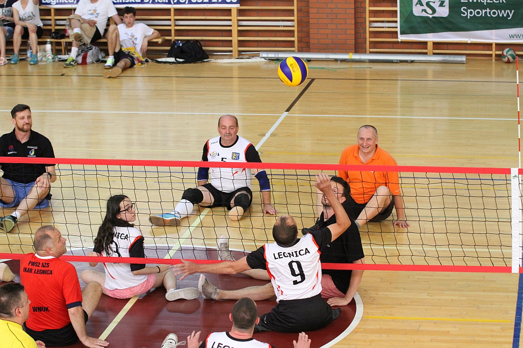 Piotr Gruszka zagrał na siedząco w pokazowym meczu Gruszka Cup