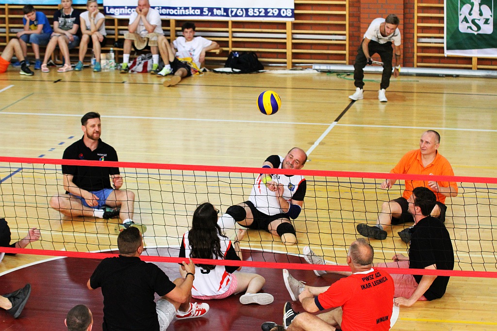 Piotr Gruszka zagrał na siedząco w pokazowym meczu Gruszka Cup