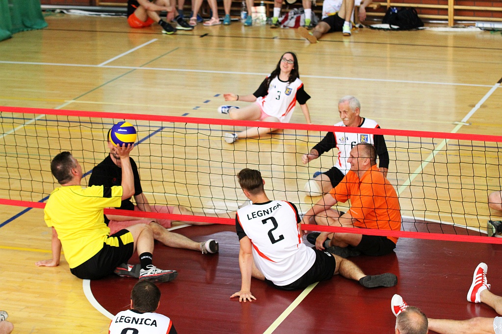 Piotr Gruszka zagrał na siedząco w pokazowym meczu Gruszka Cup