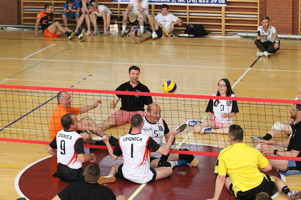 Piotr Gruszka zagrał na siedząco w pokazowym meczu Gruszka Cup