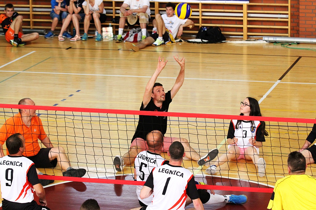 Piotr Gruszka zagrał na siedząco w pokazowym meczu Gruszka Cup