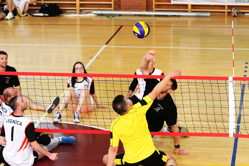 Piotr Gruszka zagrał na siedząco w pokazowym meczu Gruszka Cup