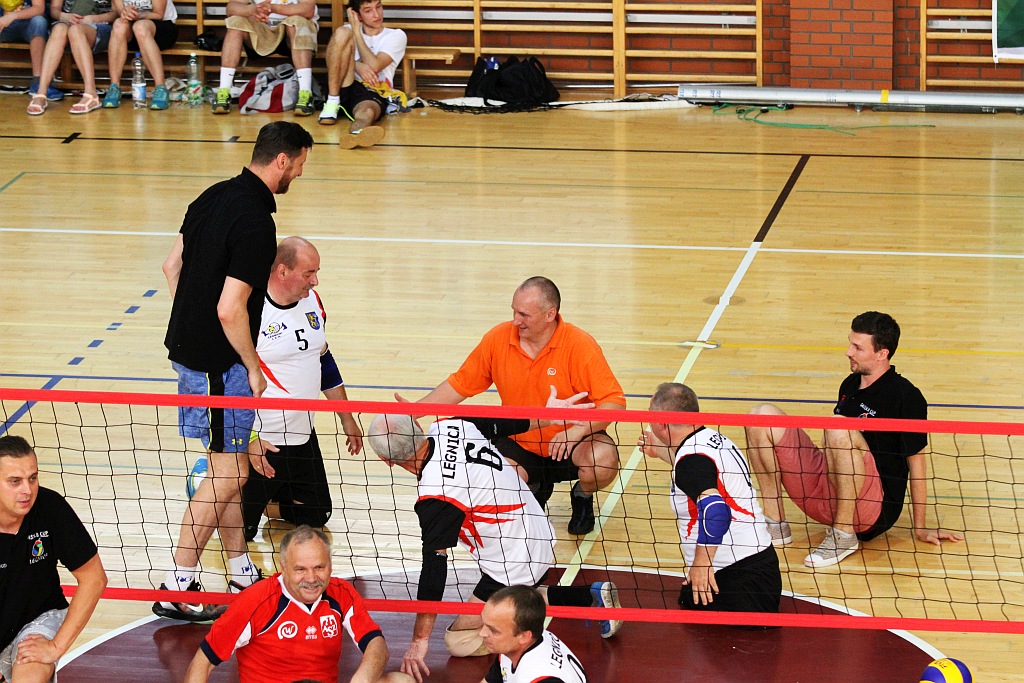 Piotr Gruszka zagrał na siedząco w pokazowym meczu Gruszka Cup