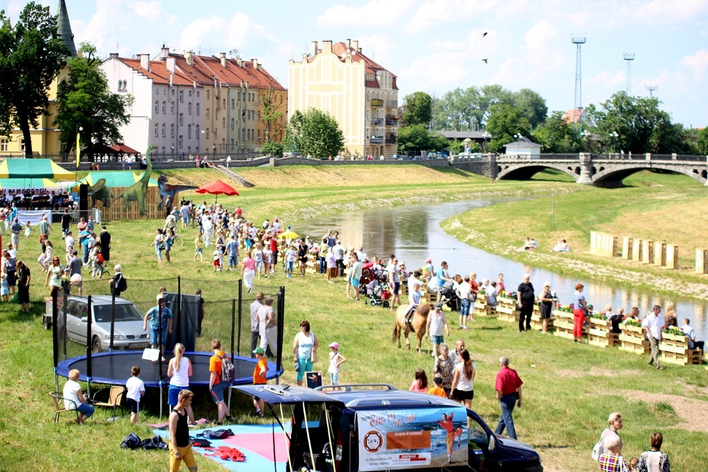 Dwa pływadła wygrały Spływ Samoróbek o Błękitną Wstęgę