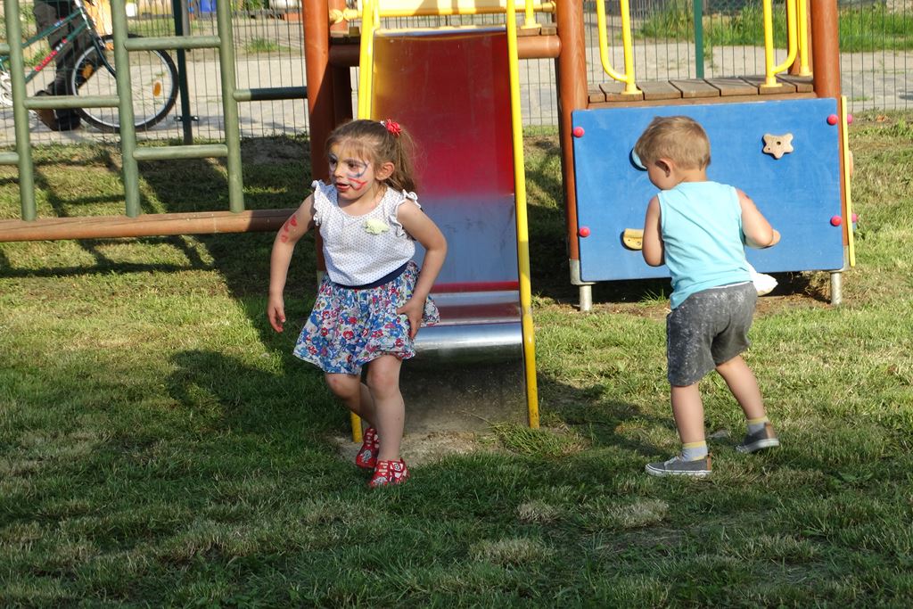 Wesoło bawiły się dzieci na festynie rodzinnym w Komornikach