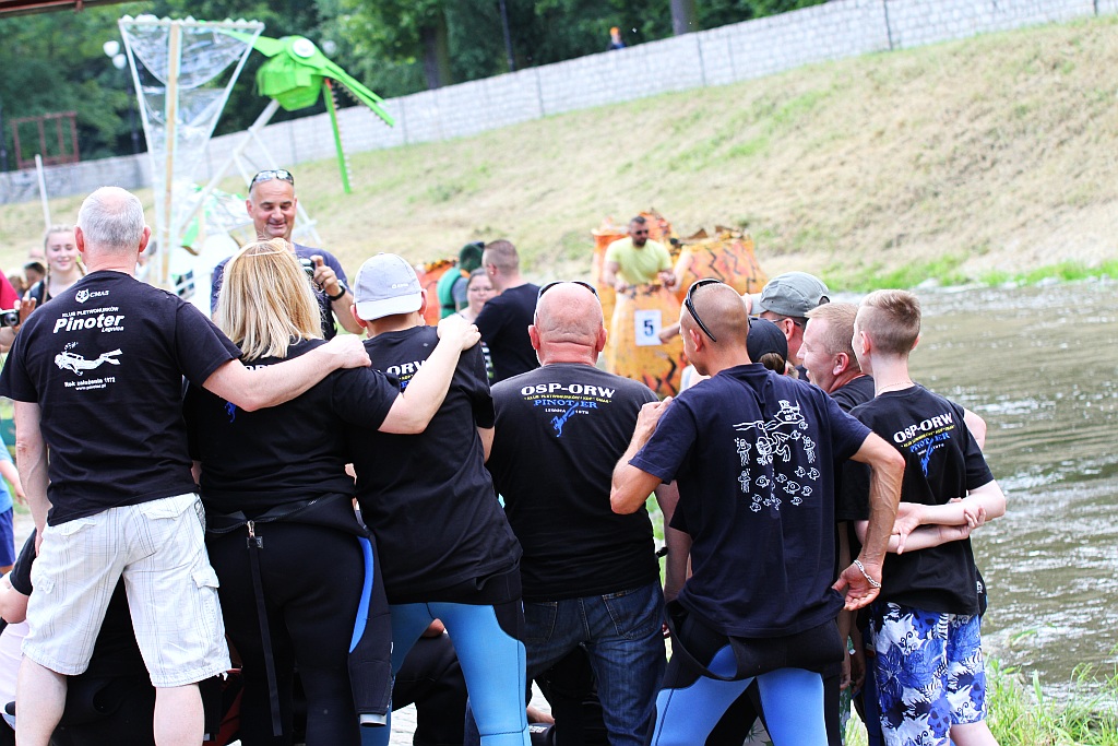 Dwa pływadła wygrały Spływ Samoróbek o Błękitną Wstęgę