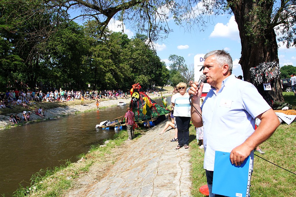 Dwa pływadła wygrały Spływ Samoróbek o Błękitną Wstęgę