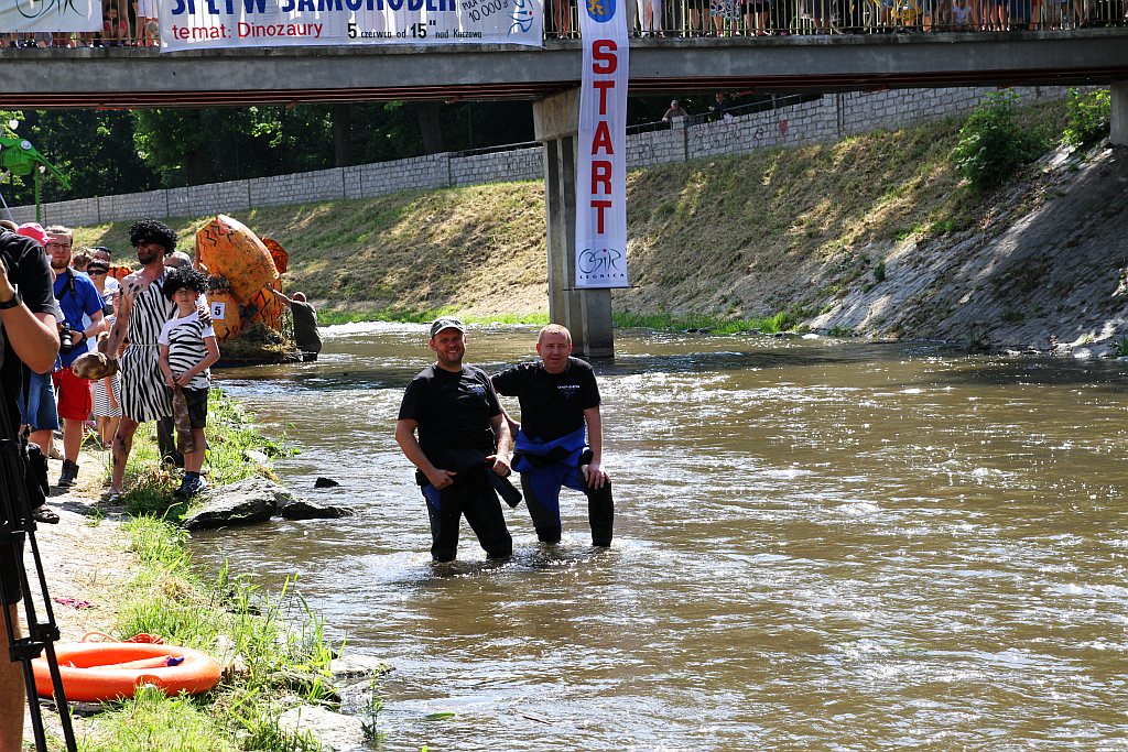 Dwa pływadła wygrały Spływ Samoróbek o Błękitną Wstęgę