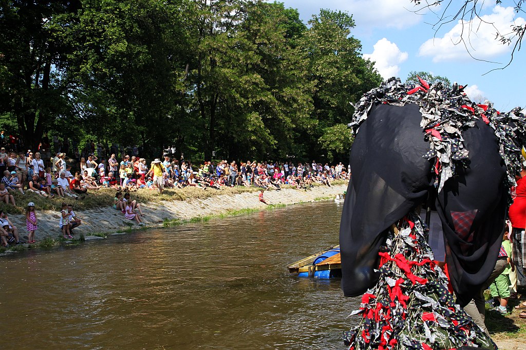 Dwa pływadła wygrały Spływ Samoróbek o Błękitną Wstęgę
