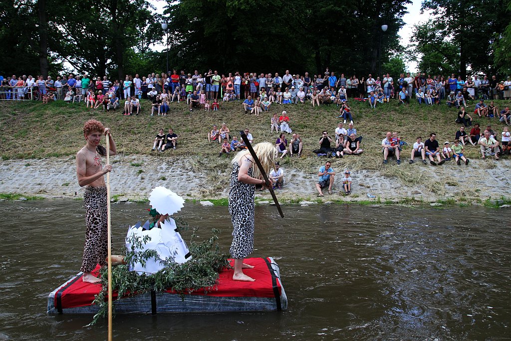Dwa pływadła wygrały Spływ Samoróbek o Błękitną Wstęgę