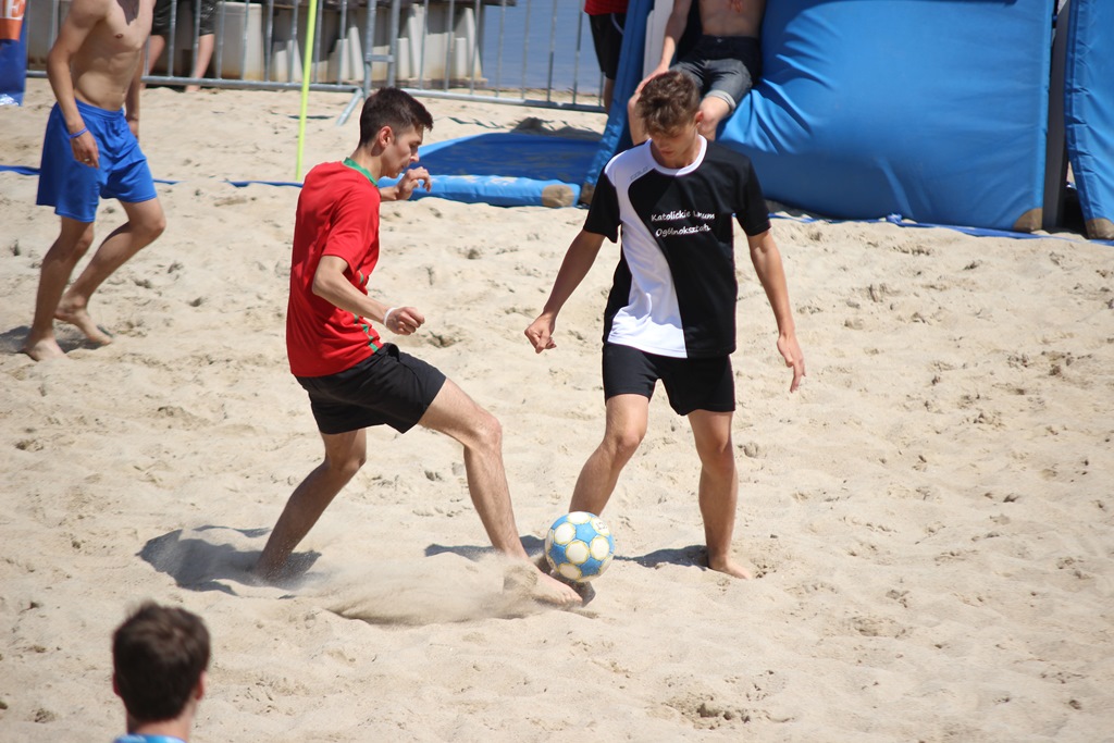 Uczniowie szkół średnich grali na Kormoran Beach Party