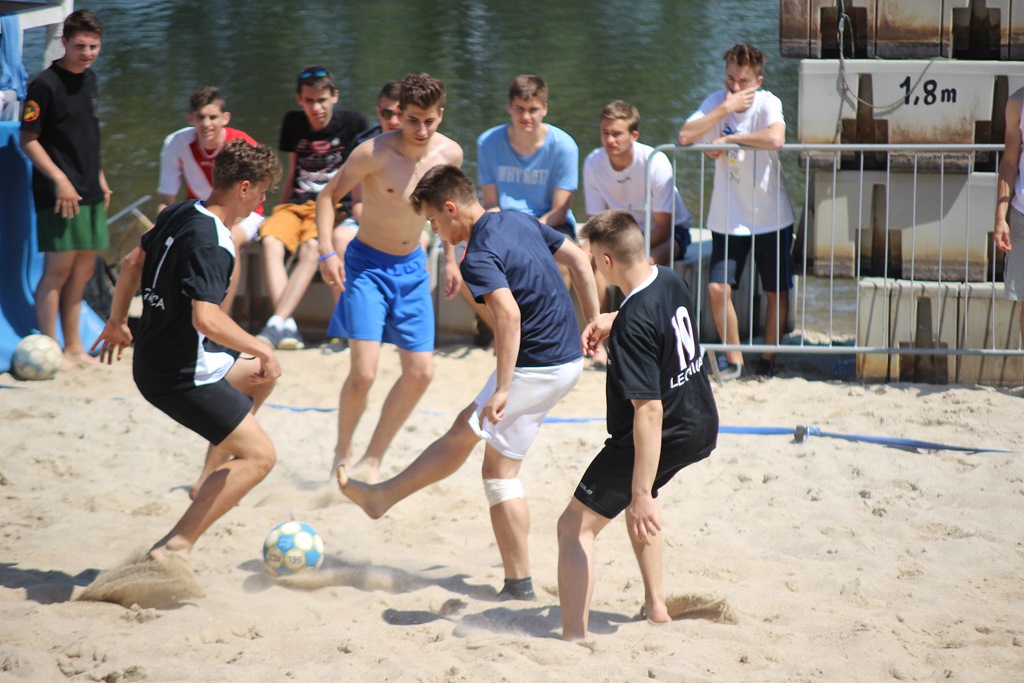 Uczniowie szkół średnich grali na Kormoran Beach Party