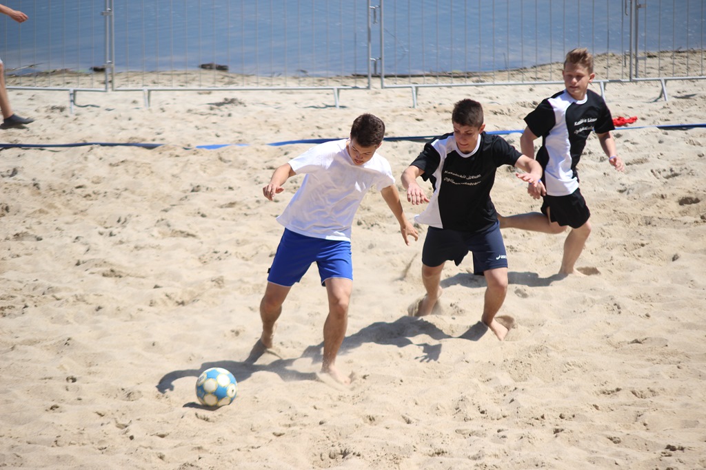 Uczniowie szkół średnich grali na Kormoran Beach Party