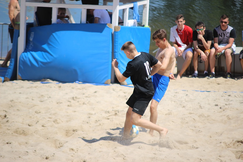 Uczniowie szkół średnich grali na Kormoran Beach Party